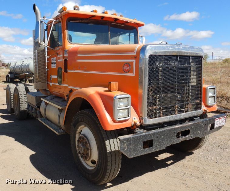 image for item JZ9846 1992 International 9300  truck cab and chassis