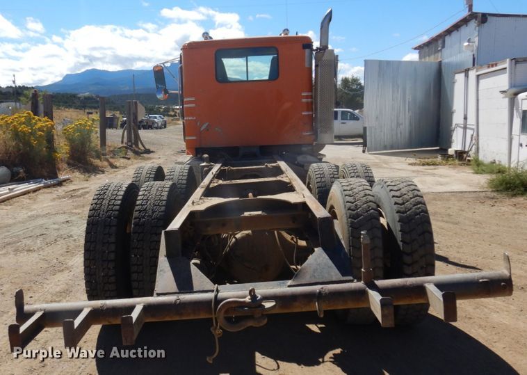 image for item JZ9846 1992 International 9300  truck cab and chassis