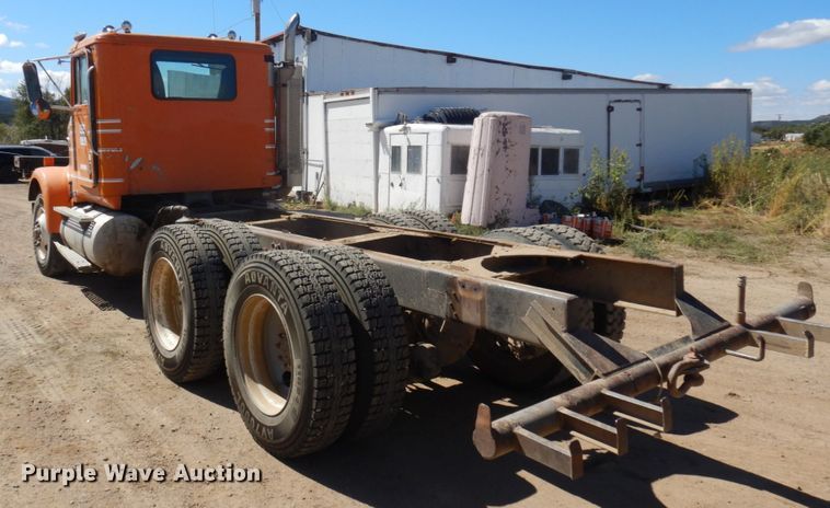 image for item JZ9846 1992 International 9300  truck cab and chassis