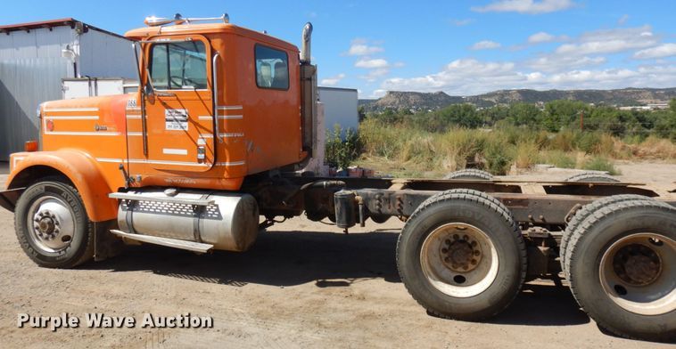 image for item JZ9846 1992 International 9300  truck cab and chassis