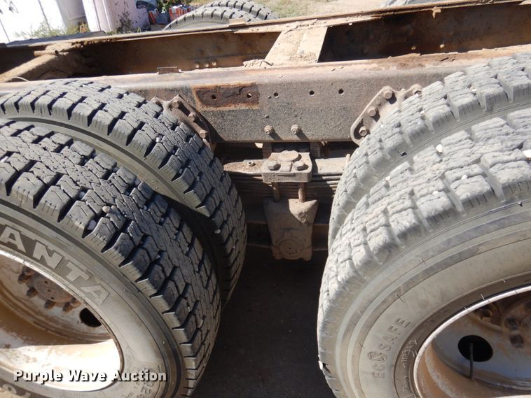 image for item JZ9846 1992 International 9300  truck cab and chassis