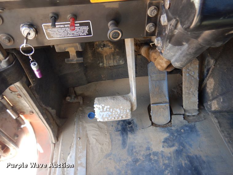 image for item JZ9846 1992 International 9300  truck cab and chassis