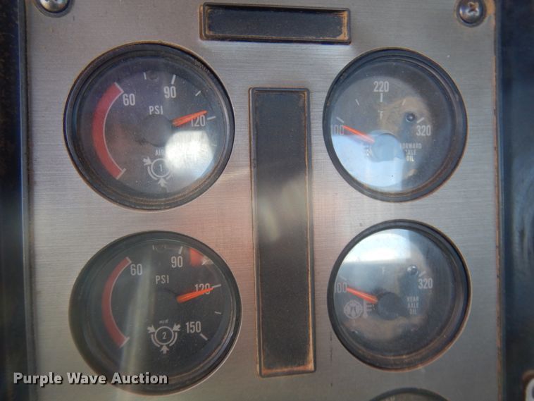 image for item JZ9846 1992 International 9300  truck cab and chassis