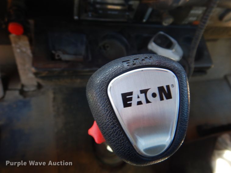 image for item JZ9846 1992 International 9300  truck cab and chassis