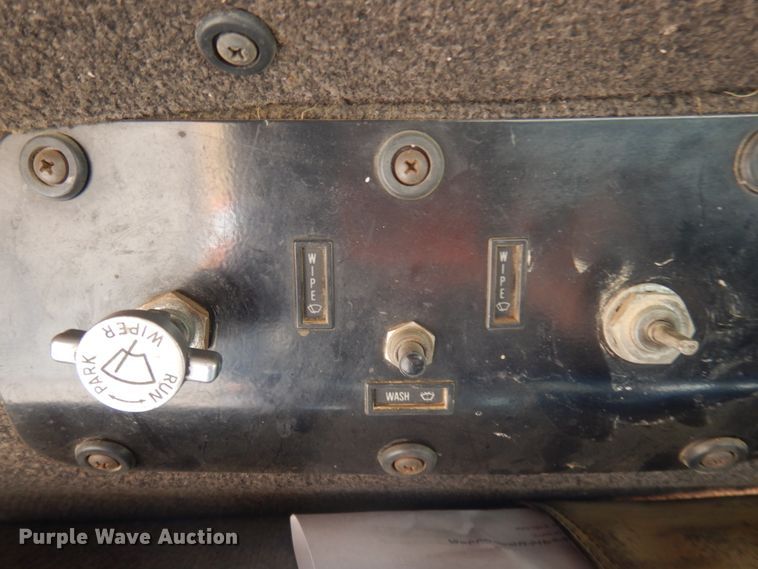 image for item JZ9846 1992 International 9300  truck cab and chassis