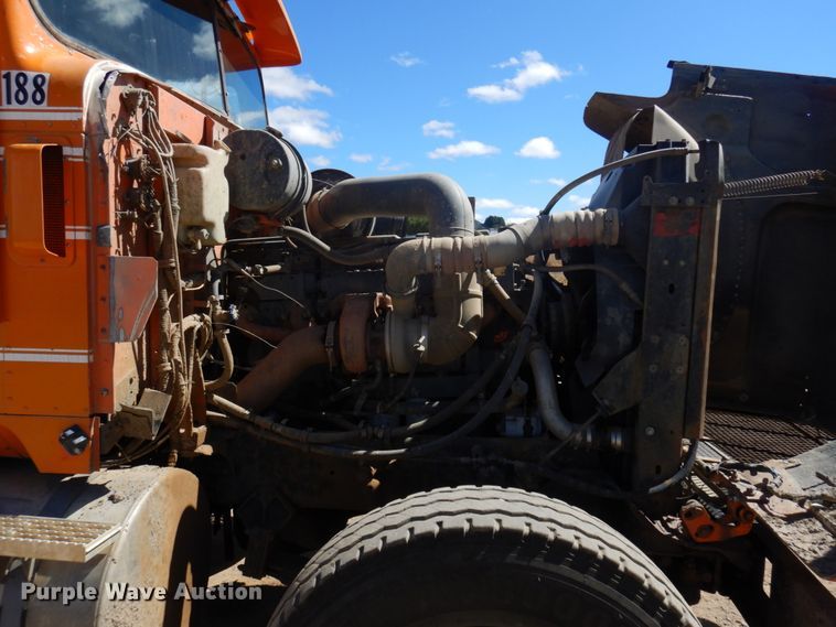 image for item JZ9846 1992 International 9300  truck cab and chassis