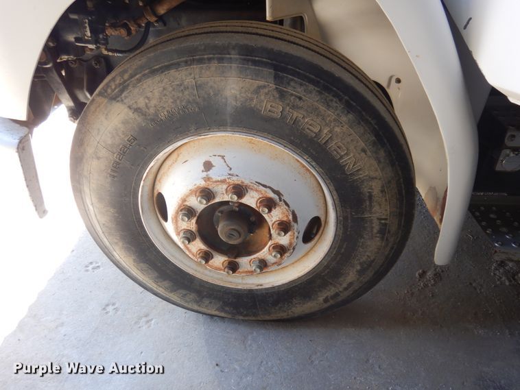 image for item JZ9846 1992 International 9300  truck cab and chassis