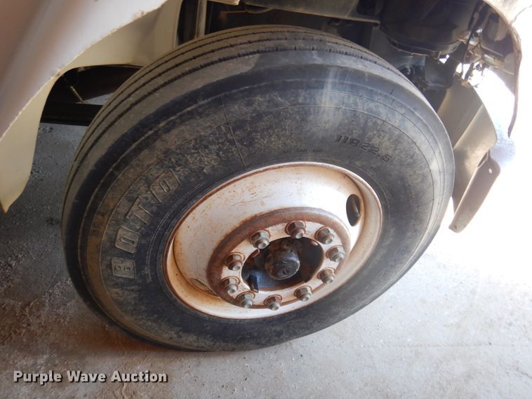 image for item JZ9846 1992 International 9300  truck cab and chassis