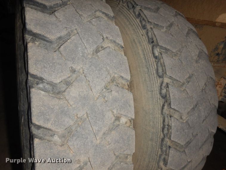 image for item JZ9846 1992 International 9300  truck cab and chassis