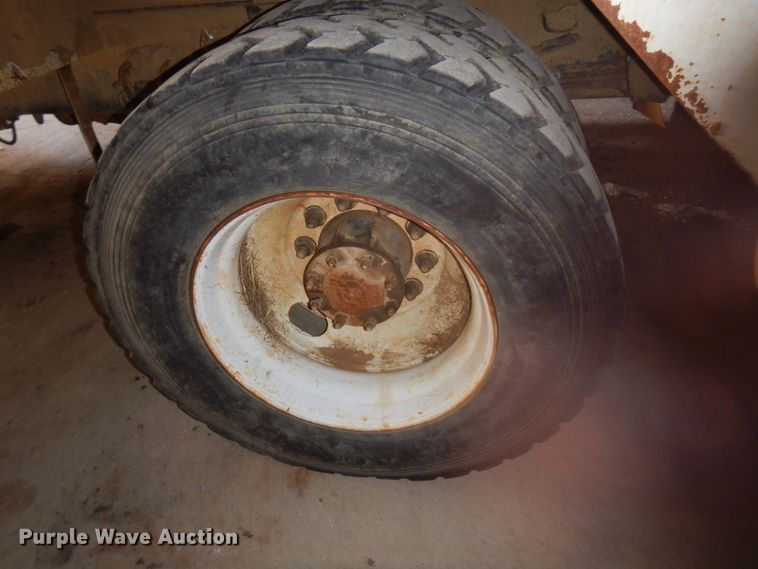 image for item JZ9846 1992 International 9300  truck cab and chassis