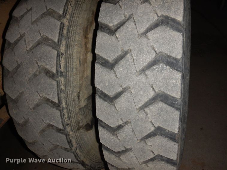 image for item JZ9846 1992 International 9300  truck cab and chassis