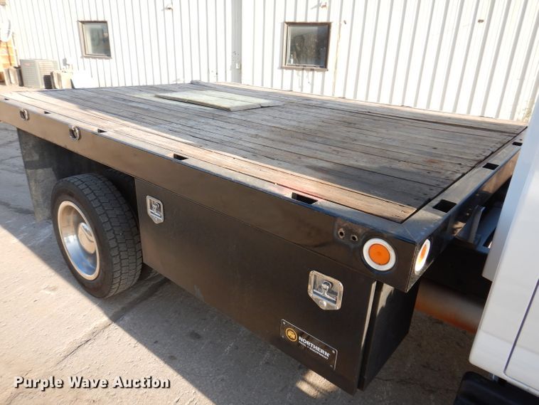 image for item KA9396 2006 Chevrolet C5500  flatbed truck