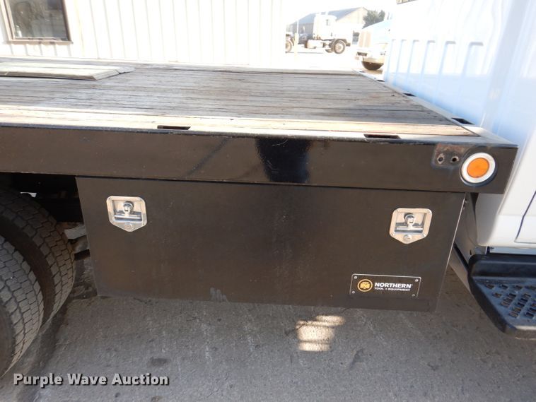 image for item KA9396 2006 Chevrolet C5500  flatbed truck