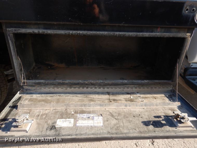 image for item KA9396 2006 Chevrolet C5500  flatbed truck