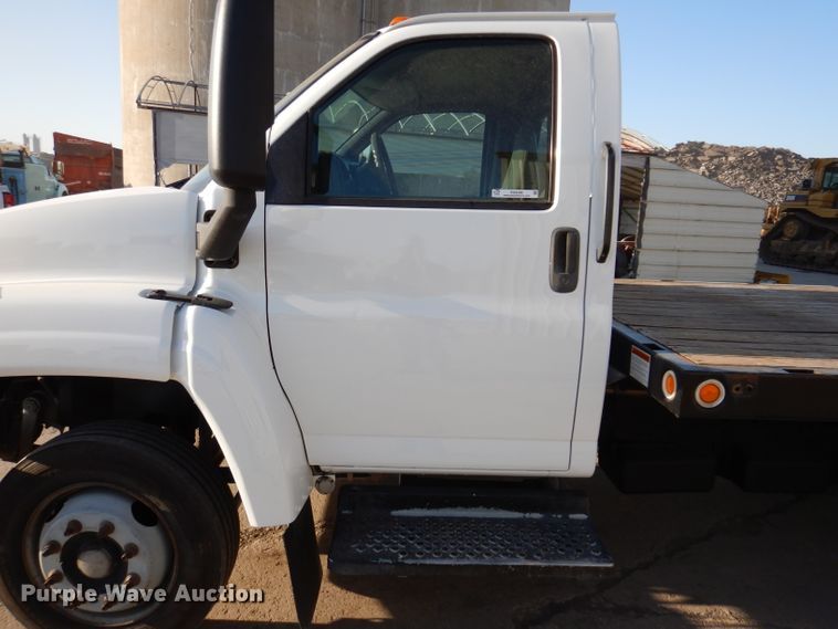 image for item KA9396 2006 Chevrolet C5500  flatbed truck
