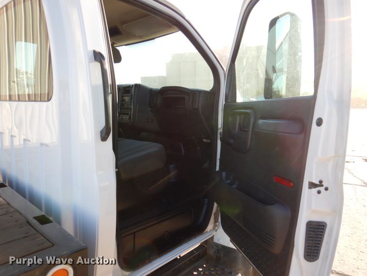 image for item KA9396 2006 Chevrolet C5500  flatbed truck