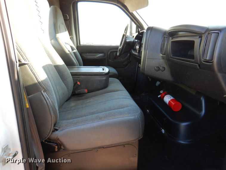 image for item KA9396 2006 Chevrolet C5500  flatbed truck