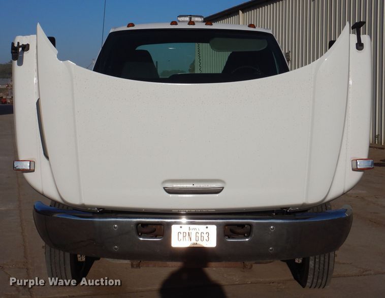 image for item KA9396 2006 Chevrolet C5500  flatbed truck