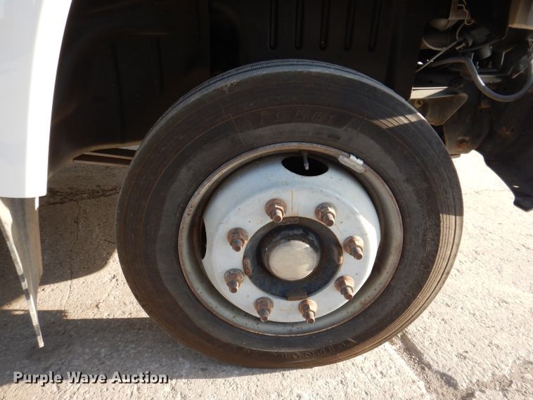 image for item KA9396 2006 Chevrolet C5500  flatbed truck