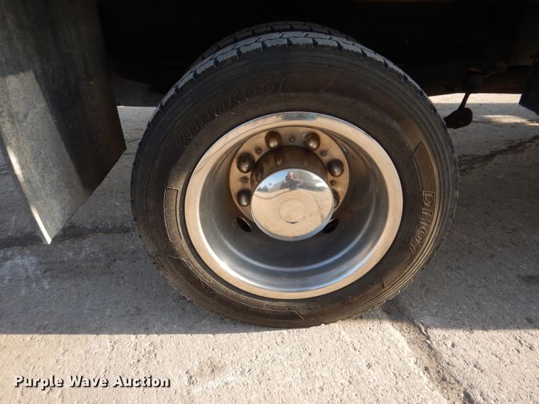 image for item KA9396 2006 Chevrolet C5500  flatbed truck