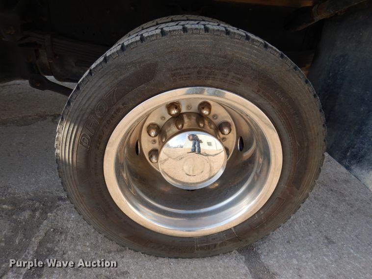 image for item KA9396 2006 Chevrolet C5500  flatbed truck