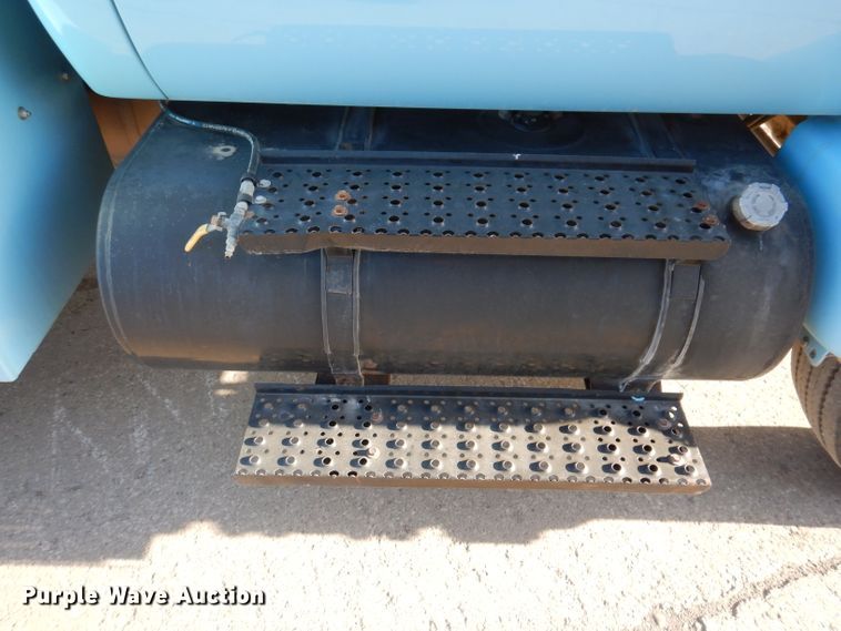 image for item KA9397 2006 Ford F750  utility / service truck