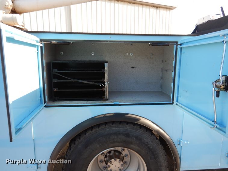 image for item KA9397 2006 Ford F750  utility / service truck