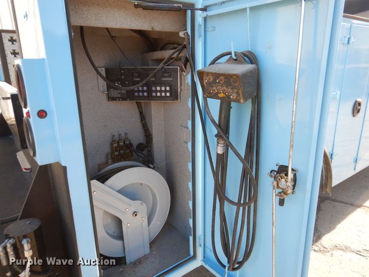 image for item KA9397 2006 Ford F750  utility / service truck