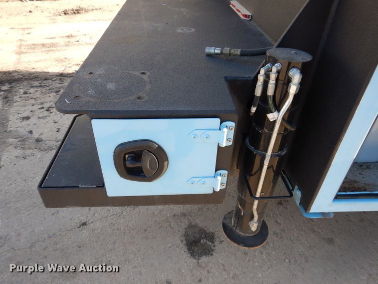 image for item KA9397 2006 Ford F750  utility / service truck