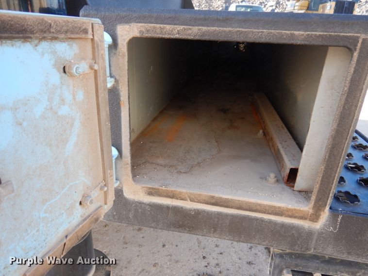 image for item KA9397 2006 Ford F750  utility / service truck