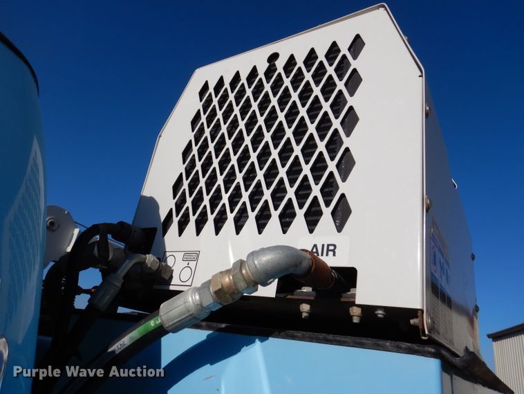 image for item KA9397 2006 Ford F750  utility / service truck