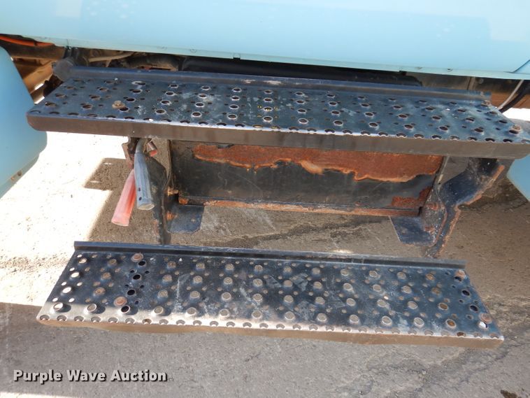 image for item KA9397 2006 Ford F750  utility / service truck