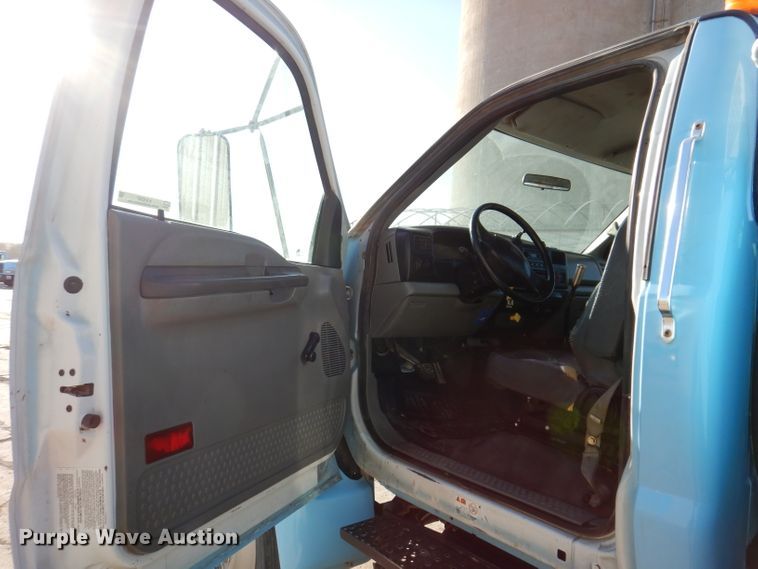 image for item KA9397 2006 Ford F750  utility / service truck