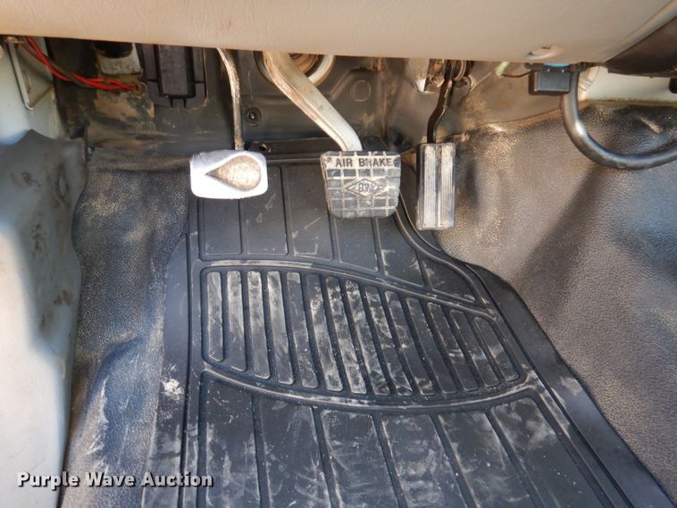 image for item KA9397 2006 Ford F750  utility / service truck