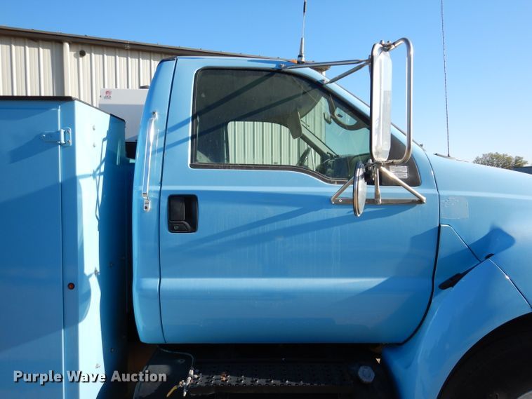 image for item KA9397 2006 Ford F750  utility / service truck
