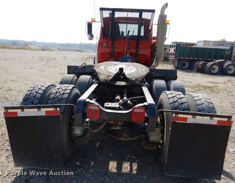 image for item KA9433 1992 Mack RD690S  semi truck