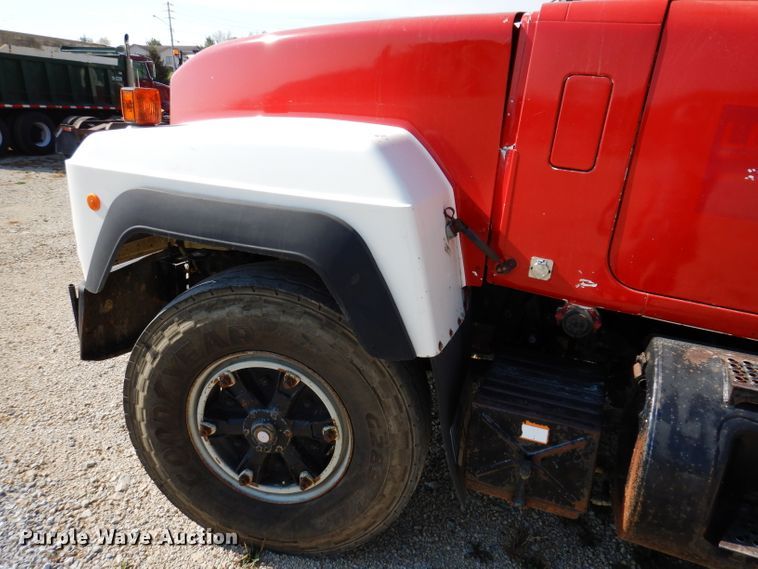 image for item KA9433 1992 Mack RD690S  semi truck