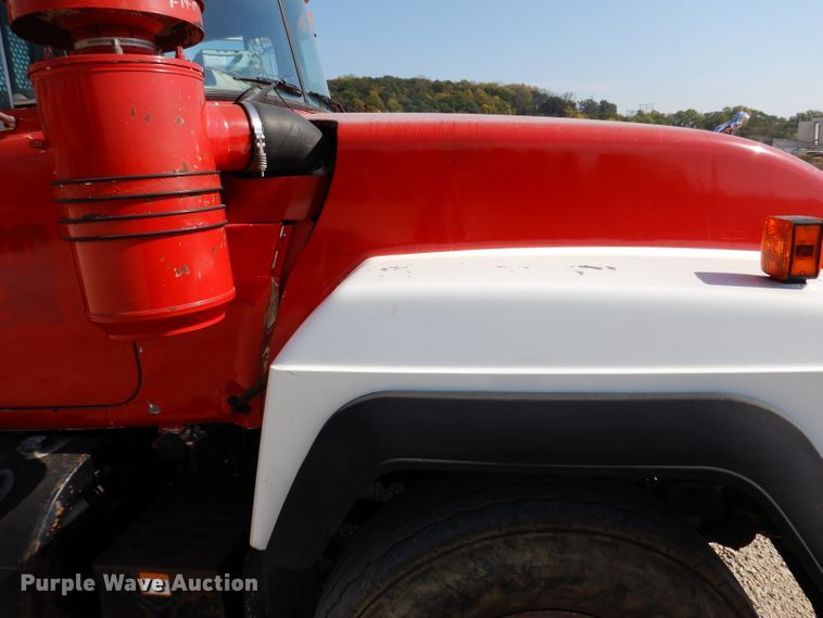 image for item KA9433 1992 Mack RD690S  semi truck