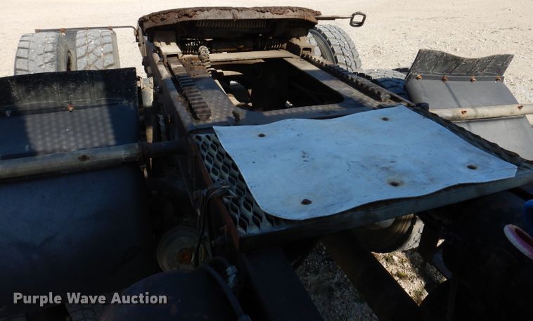 image for item KA9433 1992 Mack RD690S  semi truck