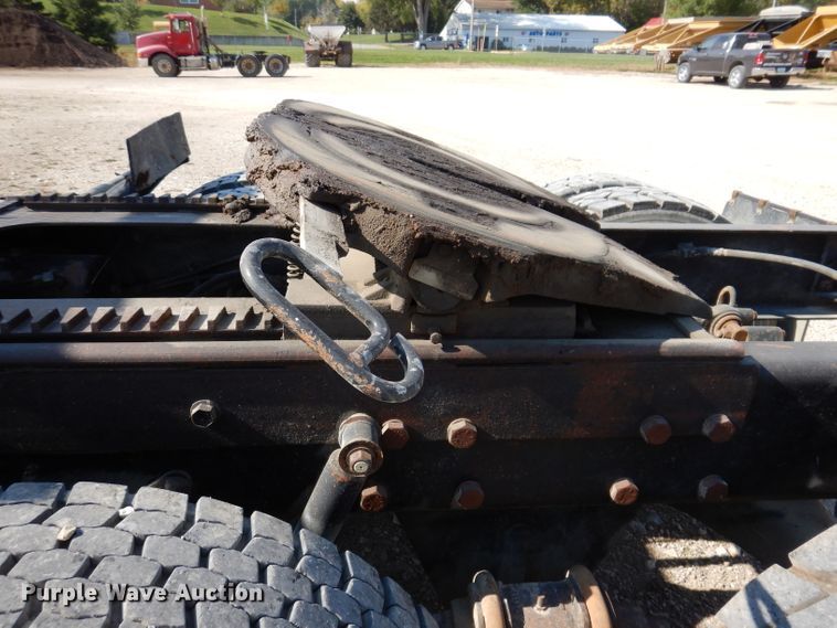 image for item KA9433 1992 Mack RD690S  semi truck