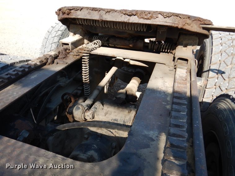 image for item KA9433 1992 Mack RD690S  semi truck