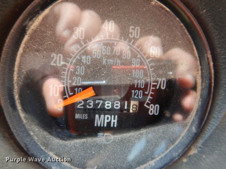 image for item KA9433 1992 Mack RD690S  semi truck