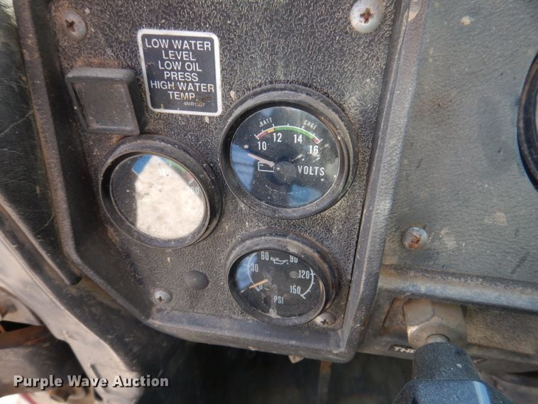 image for item KA9433 1992 Mack RD690S  semi truck