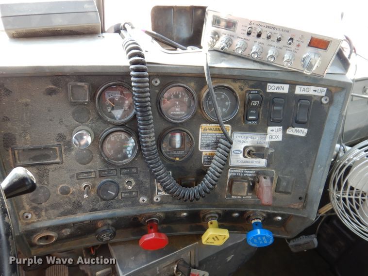 image for item KA9433 1992 Mack RD690S  semi truck