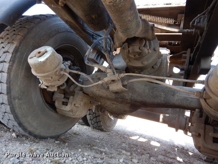 image for item KA9433 1992 Mack RD690S  semi truck