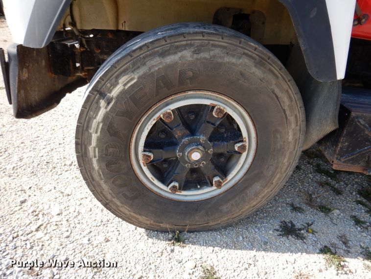 image for item KA9433 1992 Mack RD690S  semi truck