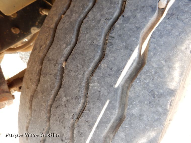 image for item KA9433 1992 Mack RD690S  semi truck