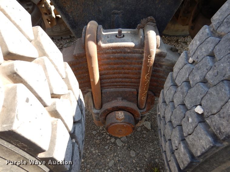 image for item KA9433 1992 Mack RD690S  semi truck