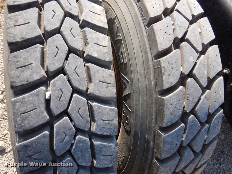 image for item KA9433 1992 Mack RD690S  semi truck