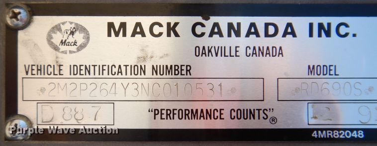 image for item KA9433 1992 Mack RD690S  semi truck